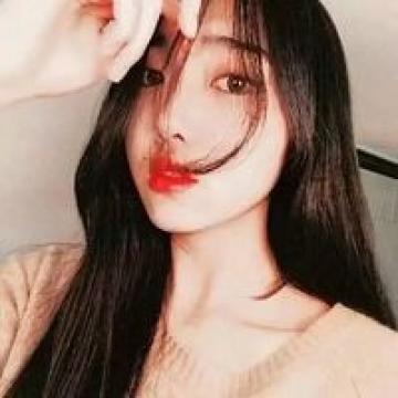 张一山女友被曝光是宋妍霏，网友晒出实锤图，两人光明正大秀同款？